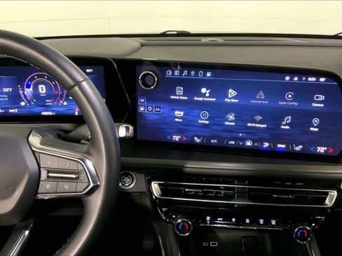 Used 2024 Chevrolet Traverse LT AWD/4WD image 6