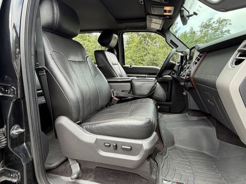 Used 2014 Ford F350 Lariat w/ Lariat Ultimate Package AWD/4WD image 26