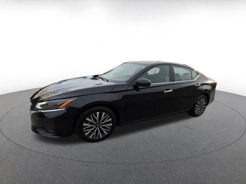 Used 2025 Nissan Altima 2.5 SV image 8
