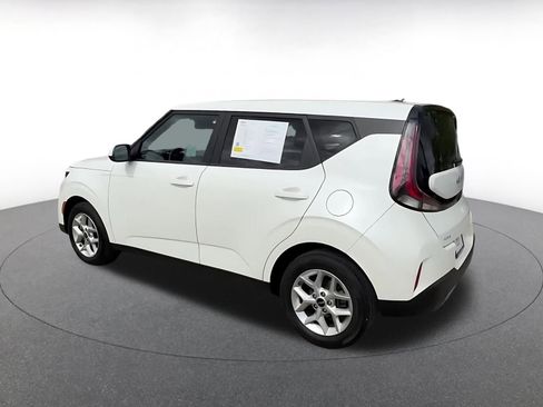 Used 2025 Kia Soul LX w/ LX Technology Package FWD image 10