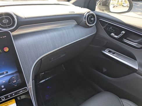 Used 2025 Mercedes-Benz GLC 350e 4MATIC image 4