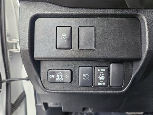 Used 2022 Toyota Tacoma TRD Off-Road image 16