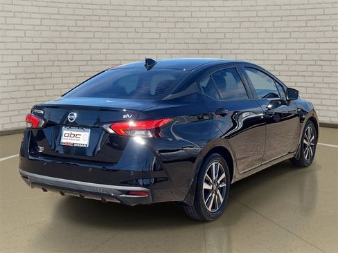 Used 2021 Nissan Versa SV image 5