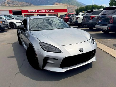Used 2023 Toyota GR86 w/ ALL Weather Mat Package (TMS) RWD image 2