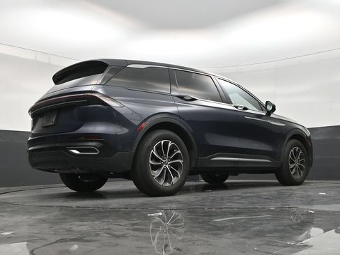 Used 2024 Lincoln Nautilus Premier AWD/4WD image 23