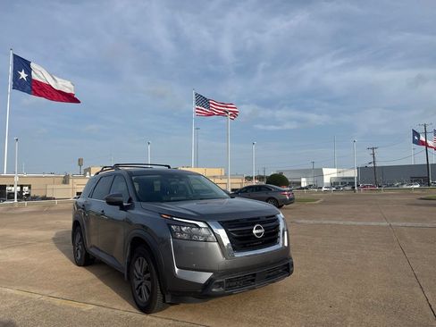 Certified 2024 Nissan Pathfinder SV w/ Cargo Package FWD image 2