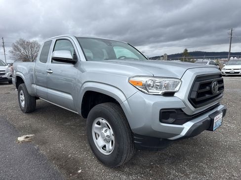 Used 2023 Toyota Tacoma SR w/ SR Convenience Package image 3