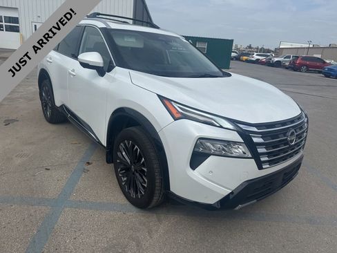 Certified 2025 Nissan Rogue Platinum w/ Platinum Premium Package image 3