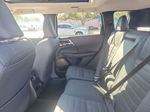 New 2026 Mitsubishi Outlander SE image 14