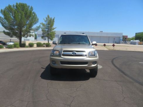 Used 2005 Toyota Sequoia SR5 AWD/4WD image 11