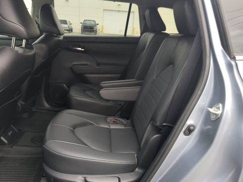 Used 2022 Toyota Highlander XLE image 20