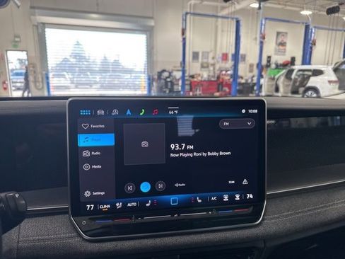 Used 2025 Volkswagen Tiguan S image 9