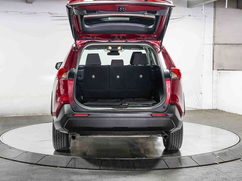 Used 2021 Toyota RAV4 LE w/ Carpet Mat Package (TMS) AWD/4WD image 27