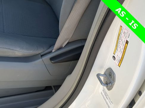 Used 2010 Chrysler Town & Country LX FWD image 17