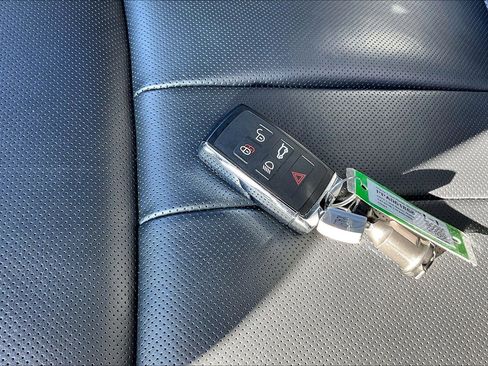 Used 2023 Land Rover Range Rover SE image 11