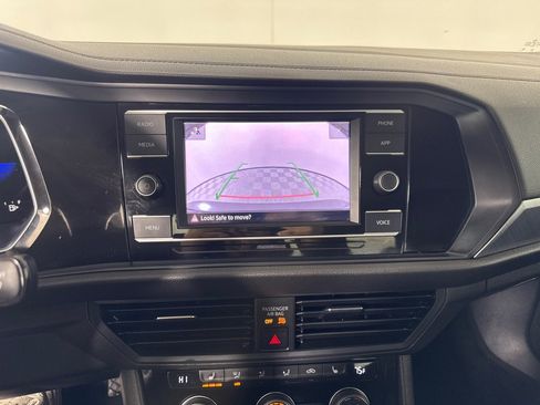 Used 2024 Volkswagen Jetta SE image 19