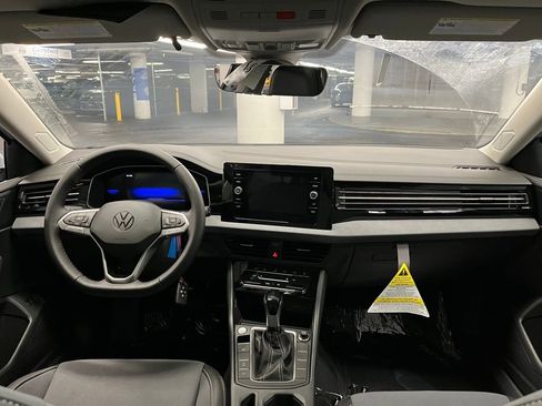 New 2025 Volkswagen Jetta SE image 7