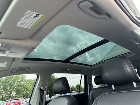Used 2021 Volkswagen Tiguan SE w/ Panoramic Sunroof Package image 27