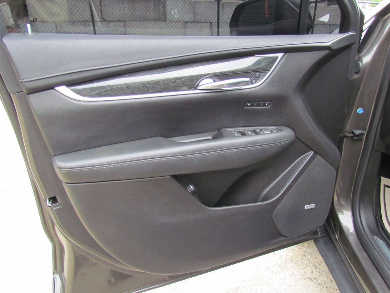 Used 2020 Cadillac XT5 Premium Luxury FWD image 12