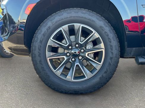 Used 2024 Chevrolet Tahoe Z71 w/ Luxury Package image 33