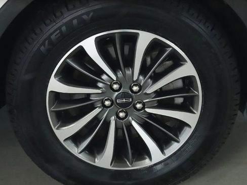 Used 2023 Lincoln Nautilus Reserve AWD/4WD image 11