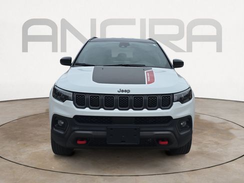 Used 2024 Jeep Compass Trailhawk image 4