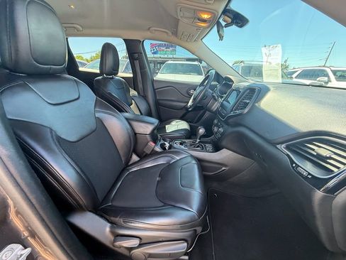 Used 2019 Jeep Cherokee Latitude Plus FWD image 22