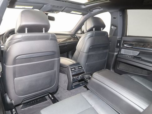Used 2013 BMW 750i xDrive image 52