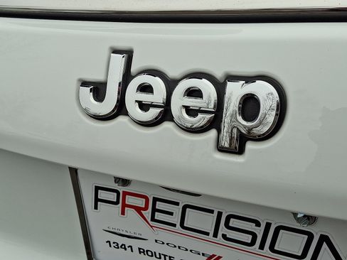 Used 2024 Jeep Compass Latitude AWD/4WD image 28