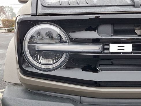 Used 2025 Ford Bronco Outer Banks image 9