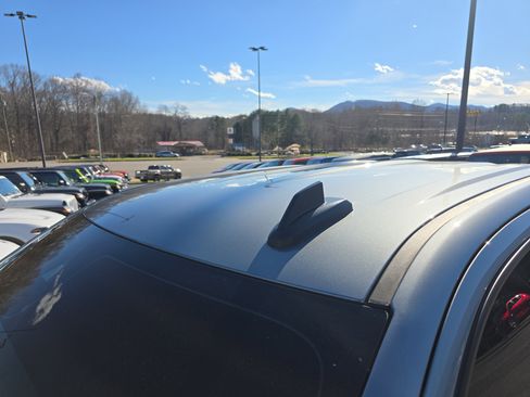 Used 2024 GMC Sierra 1500 Elevation image 12