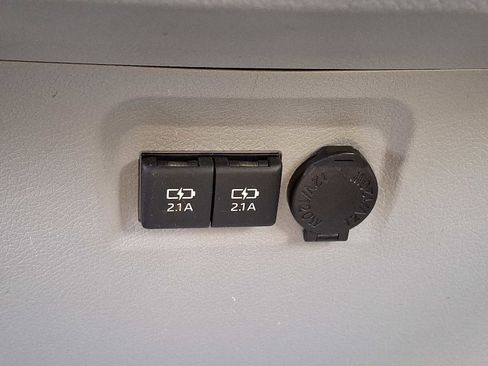 Used 2020 Toyota Sienna L image 24