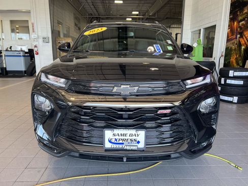 Used 2023 Chevrolet TrailBlazer RS w/ Convenience Package FWD image 3