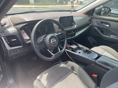 Used 2022 Nissan Rogue SV FWD image 9