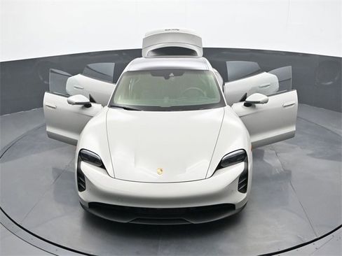 Certified 2024 Porsche Taycan GTS image 31