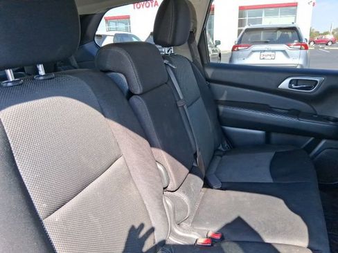 Used 2020 Nissan Pathfinder SV image 11