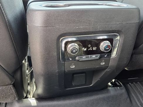 Used 2023 GMC Yukon XL SLT w/ SLT Premium Package RWD image 14