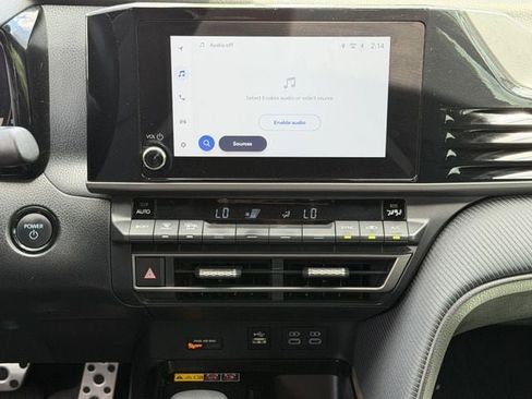 Used 2025 Toyota Camry SE w/ Convenience Package image 17