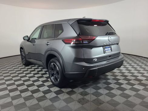 Used 2025 Nissan Rogue SV FWD image 5