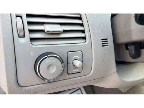 Used 2011 Buick Lucerne CXL w/ Driver Confidence Package image 19