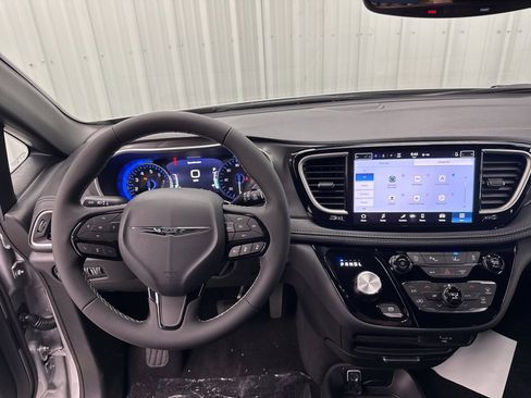New 2026 Chrysler Pacifica Select image 23