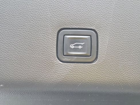 Used 2021 Chevrolet Traverse High Country AWD/4WD image 13