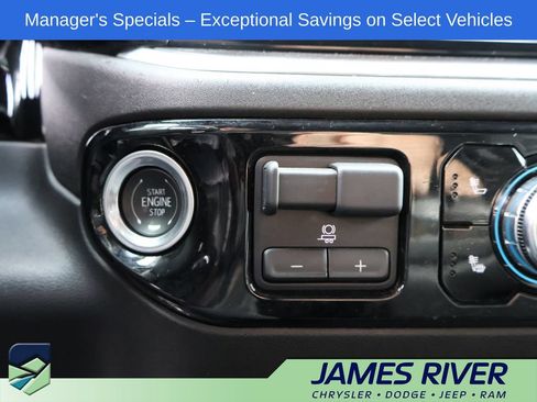 Used 2025 GMC Sierra 1500 SLT AWD/4WD image 31