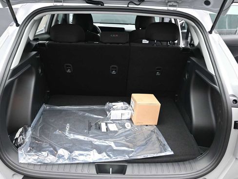 New 2026 Hyundai Kona SE image 13