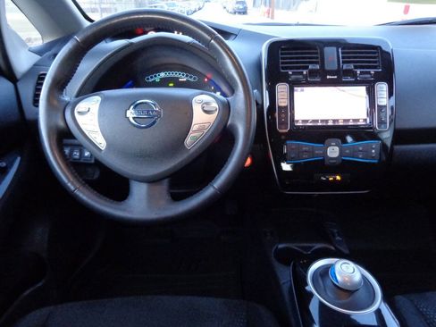 Used 2017 Nissan Leaf SV image 17