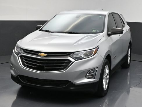 Used 2018 Chevrolet Equinox LS FWD image 3