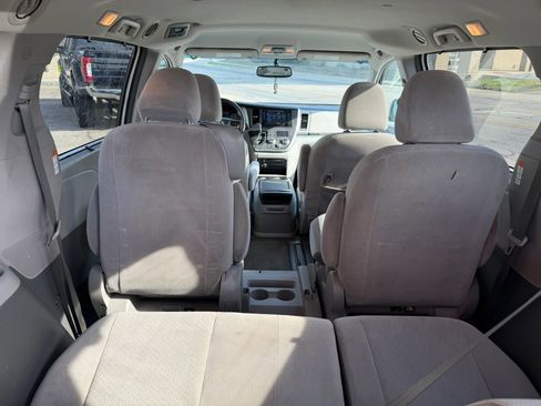Used 2017 Toyota Sienna LE FWD image 11