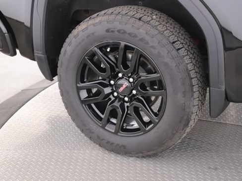 Used 2025 GMC Sierra 1500 Elevation w/ Elevation Premium Package AWD/4WD image 13