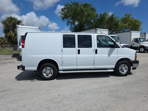 Used 2024 Chevrolet Express 2500 w/ Driver Convenience Package image 8