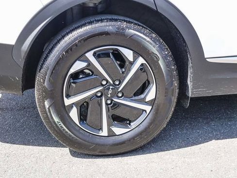 Certified 2025 Kia Sportage LX AWD/4WD image 9